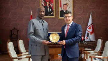 Çad Büyükelçisinden Rektör Taş'a ziyaret
