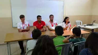 Şampiyon genç milli atletler öğrencilerle buluştu