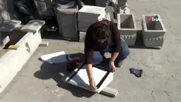 Baba mesleğinin yok olmaması için mezar ustası oldu