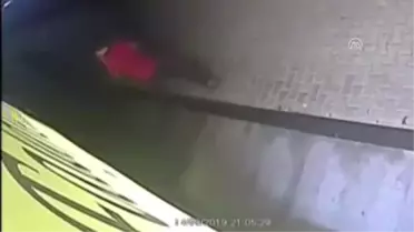 Bisiklet hırsızlığı güvenlik kamerasında