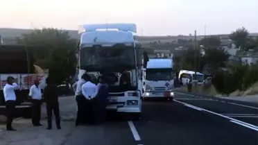Şanlıurfa'da askeri otobüs ile tır çarpıştı: 16 asker yaralı