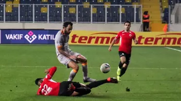 Süper Lig: Gençlerbirliği: 0 - Galatasaray: 0 (İlk Yarı)