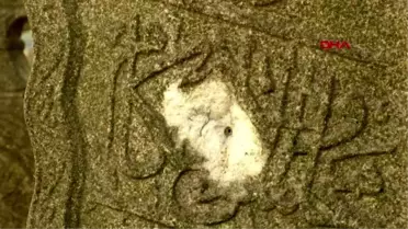  tarihi eyüpsultan mezarlığı'nda mezar taşlarında mermi izi şüphesi