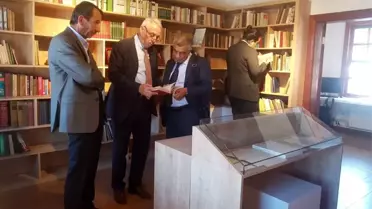 TOSYÖV Başkanı Ataol Behramoğlu Kitaplığını ziyaret etti
