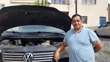 Aracın kaputunu açtığında gördüğü manzara karşısında şaşırdı