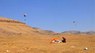 Şehit kaymakam safitürk anısına yamaç paraşütü
