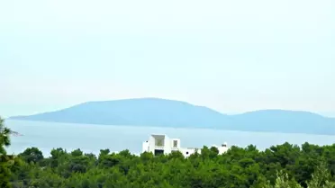 Çeşme'de göçmen botu battı, arama kurtarma çalışmaları sürüyor