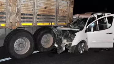 Mardin'de ticari araç kamyona çarptı: 3 ölü, 3 yaralı