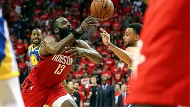 NBA patronunun Hong Kong gösterilerine destek veren paylaşımı krize neden oldu