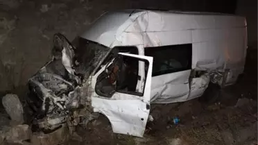 Çankırı'da minibüs ile traktör çarpıştı: 3 yaralı
