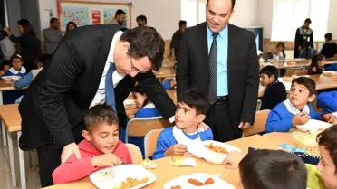 Kaymakam Çeçen öğrencilerle yemek yedi