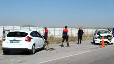 İki otomobil kafa kafaya çarpıştı: 6 yaralı