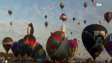 Sıcak hava balonları gökyüzünü renklendirdi
