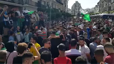 Cezayir'de 'Buteflika rejimi temsilcileri' protesto edildi