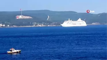 Dev kruvaziyer, Çanakkale Boğazı'ndan geçti