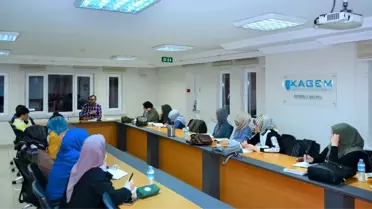 'Kurgu mu? Gerçek mi?' başlıklı okuma tartışma grubu dersleri başladı