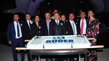 Kuşadası'nda otelciler düzenlenen gecede bir araya geldi