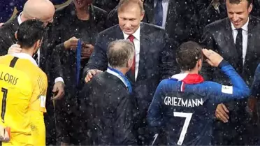 Milliler asker selamı gönderince tepki, Griezmann gönderince ses yok!