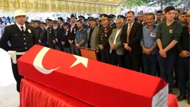 Şehit polisin cenazesi törenle memleketine uğurlandı (2)