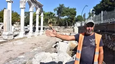 Thyateira'da Roma Caddesi sütunları ayağa kaldırılıyor