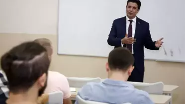 Başkan Genç, Bilim Üniversitesi'nde derse girdi