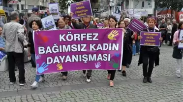 Edremit'te kadın cinayetlerinin son bulması için oturma eylemi
