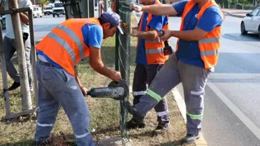 Gazi Bulvarı'na 600 metrelik koruyucu tel örgü çekildi