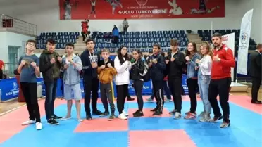 Kick Boks'ta Pazaryeri'ne iki madalya