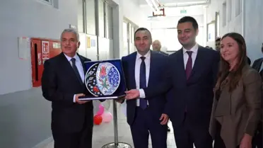 Teknik lise öğrencilerine sıfır araç hibe edildi
