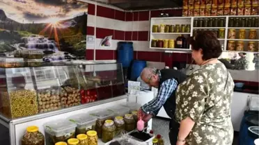 Çorlulu turşucudan Mehmetçik için bağış