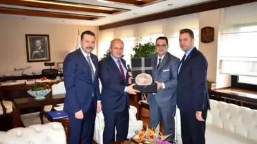 İZTO heyeti, Bakan Turhan'a İzmir'in lojistik sektöründeki beklentilerini iletti