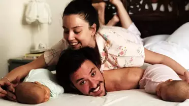 Pelin Akil, İkiz kızlarının yüzünü ilk kez gösterdi