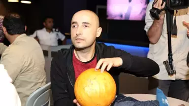 Ümraniye'de görme engelliler bowling oynadı