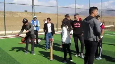 Sandıklı'da öğrenciler at binip, ok attı