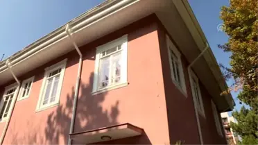 Kalemkarın Pembe Köşk'teki imzası bir asır sonra fark edildi