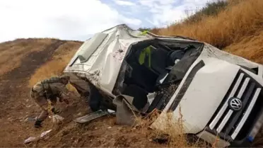 Adıyaman'da yolcu minibüsü şarampole yuvarlandı: 19 yaralı
