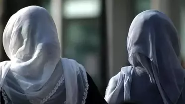 Fransa'dan skandal karar: Okul gezilerinde annelerin başörtüsü takması yasaklandı!