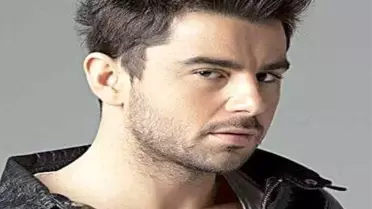 Konser için yola çıkan şarkıcı kazada yaralandı