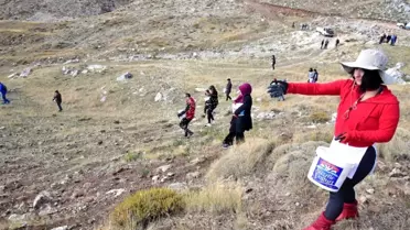 Feslikan Yaylasını gönüllü gençler gübreledi