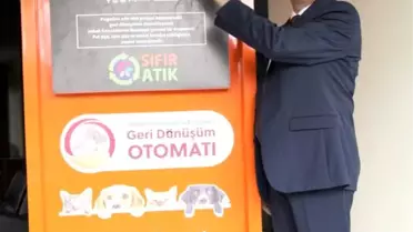 Geri dönüşüm otomatları sokak hayvanlarına mama sağlıyor