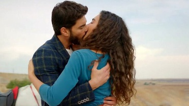 Hercai dizisindeki öpüşme sahnesi izleyicileri ekrana kilitledi