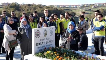 Tribünde kalp krizi geçirmesi sonucu ölen Koray Şener anıldı