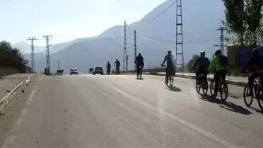700 kilometre pedal çevirerek 5 bin öğrenciye kitap ulaştırdılar