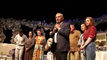 Küçükçekmece'de tiyatro sezonu açıldı