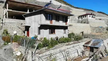 Sular altında kalan köylerini terk etmediler, yeni köylerini de hemen yukarıya inşa ettiler