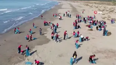 Mersin'de öğrenciler sahil temizliği yaptı