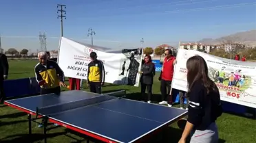 Huzur evinde yaşlılar ve gençler buluşması