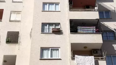 Pencerede asılı kalan çocuk ölümden döndü