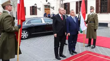 Cumhurbaşkanı Erdoğan, Macaristan'da resmi törenle karşılandı