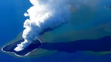 Tonga'da denizaltı yanardağı patladı, bir ada battı, üç kat daha büyük bir ada doğdu